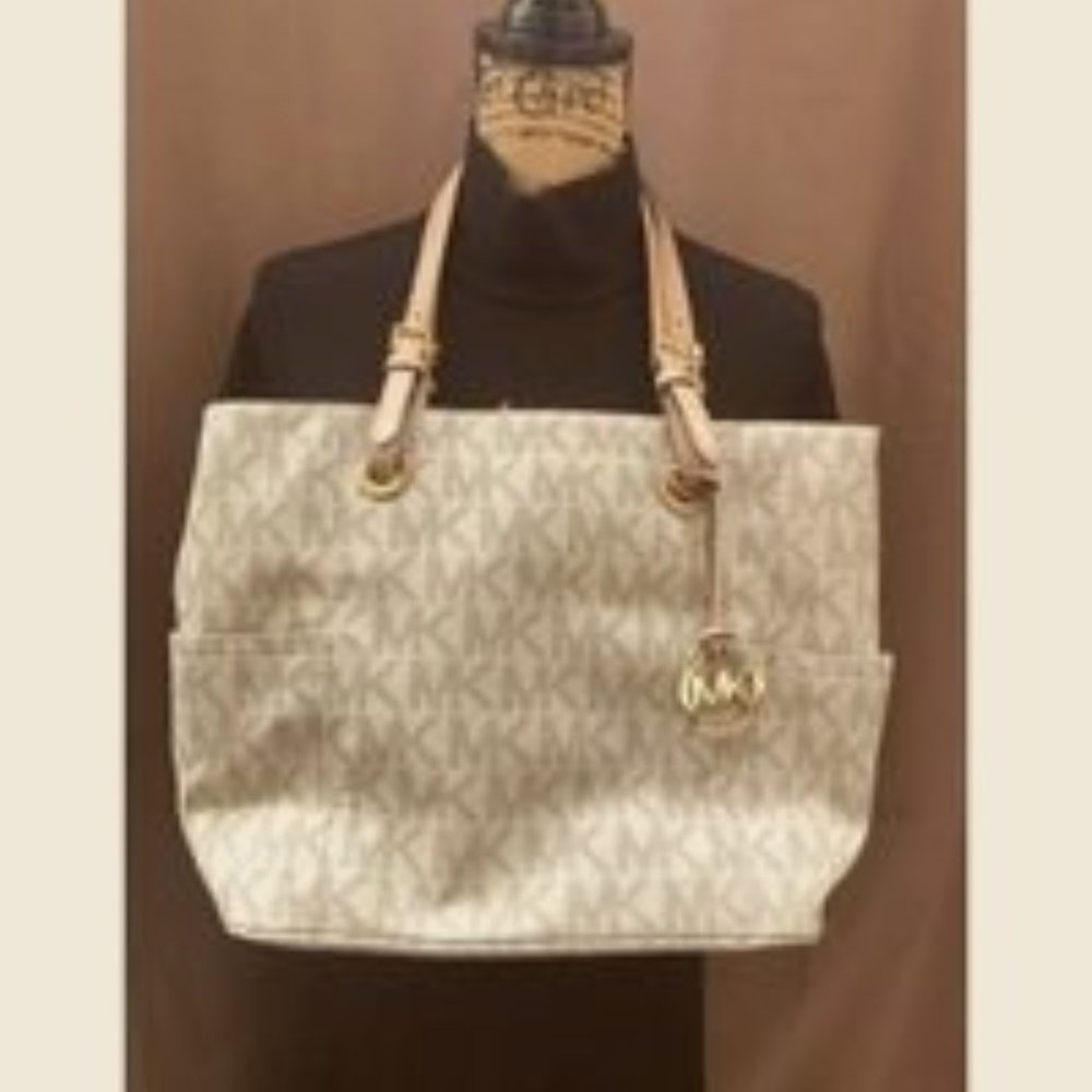 NWOT Michael Kors Jet Set Sign Logo Tote Vanila